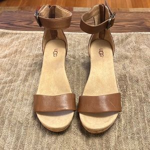 New Without Tag - Ugg Zoe Wedge Sandal